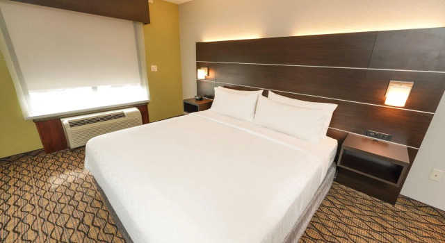 Двухместный номер Standard Holiday Inn Express and Suites Springfield Medical District by IHG