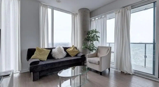 101 Peter St Condos, Забронировать Отель Отели Торонто 4 звезды, рядом с Галерея искусств Онтарио, 4*