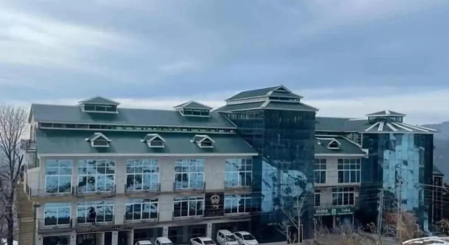 Faletti's Grand Hotel Murree, Rezerwuj Hotel Hotele w Punjab Region z parkingiem, Parking