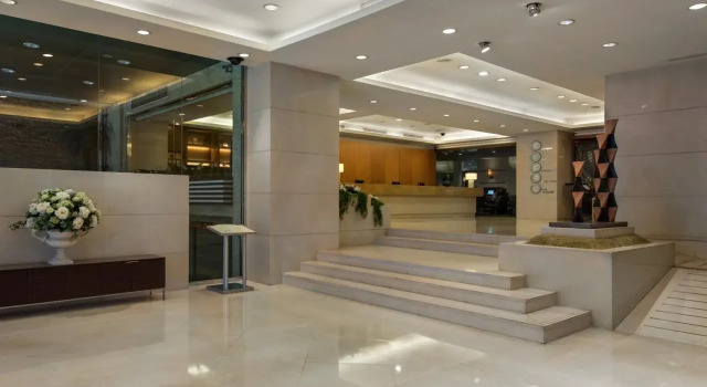 Lakeshore Hotel Metropolis
