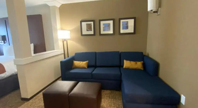 Люкс Comfort Suites Midland West