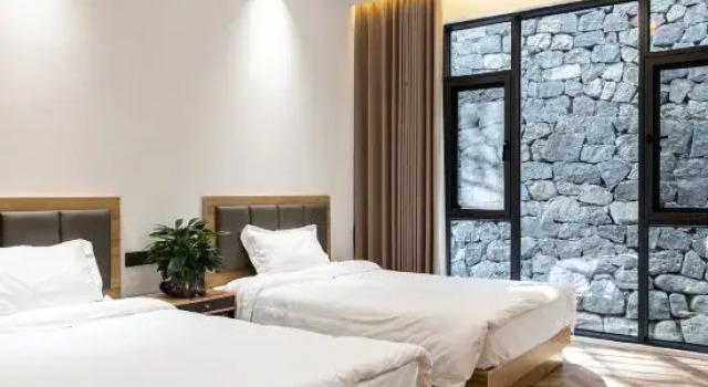 Люкс Anji Xunmeng Taohuayuan · Huashuxia Creekside Courtyard Boutique Hotel (Longwang Village)