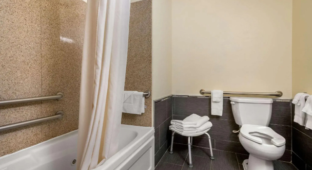 Четырёхместный номер Standard MainStay Suites Grantville - Hershey North