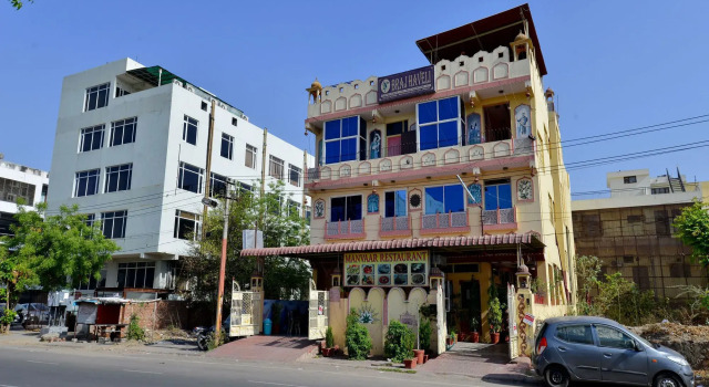 OYO 13096 Braj Haveli, Забронировать Отель Отели штата Раджастхана 3 звезды, 3*