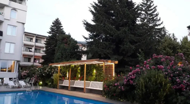 Четырёхместный номер Standard с видом на сад Villa Jordan