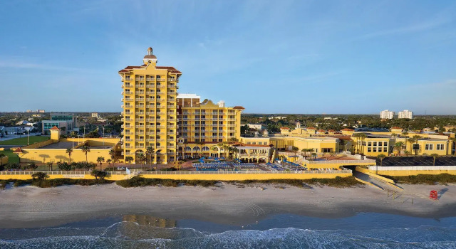Четырёхместный номер Standard oceanfront Plaza Resort & Spa