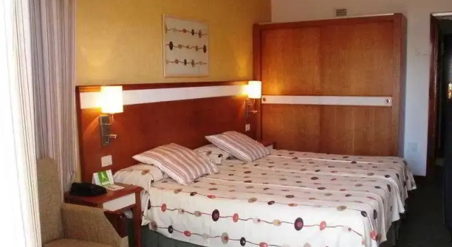 Lucana Hotel, Забронировать Отель Отели Плайя дель Инглес с бассейном, рядом с Экуменический храм Эль-Сальвадор, Бассейн