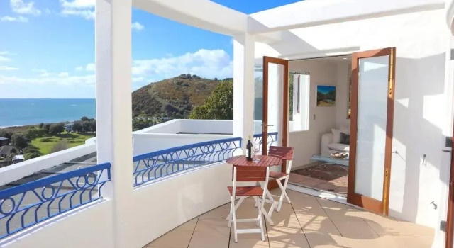 Апартаменты с балконом Naxos - Med style castle, ocean views from every room!