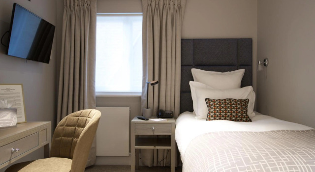 54 Queens Gate Hotel
