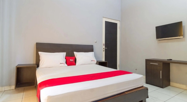 Номер Standard RedDoorz near Kebun Raya Bogor