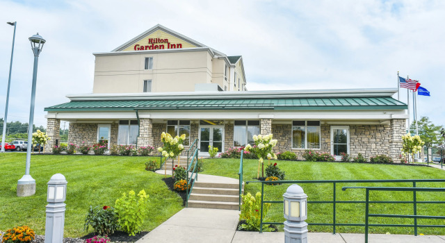 Hilton Garden Inn Watertown, Varaa Hotelli Hotellit New York State uima-altaalla, Uima-allas