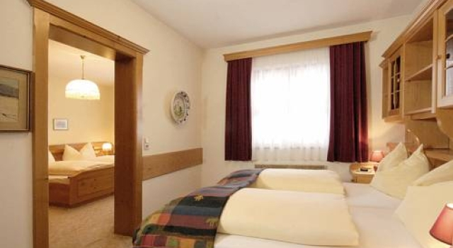 Ferienwohnung Dependance Faschl, Book Hotel Gosau 