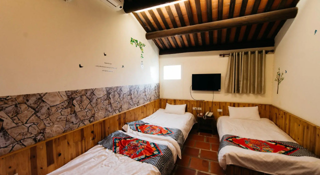 Кровать в общем номере Minnan Inn II