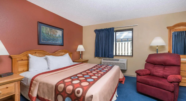 Suite Super 8 by Wyndham Baxter/Brainerd Area
