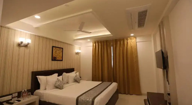 Номер Deluxe Click Collection Jaipur, Sindhi Camp