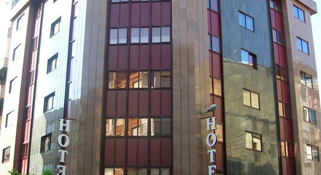 Francisco II, Rezerwuj Hotel Orense Orense