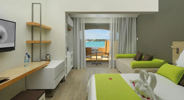 Номер Superior рядом с пляжем Mauricia Beachcomber Resort & Spa