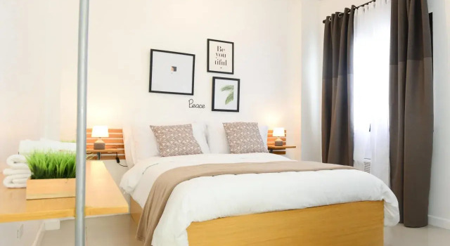Hometown Hotel Morato - Quezon City, Забронировать Отель Кесон-Сити 
