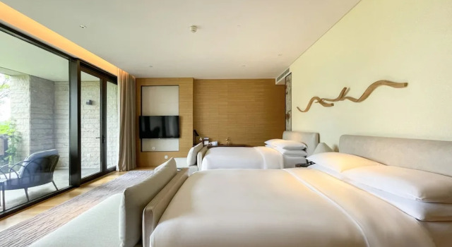Номер Deluxe с балконом Conrad Hangzhou Tonglu