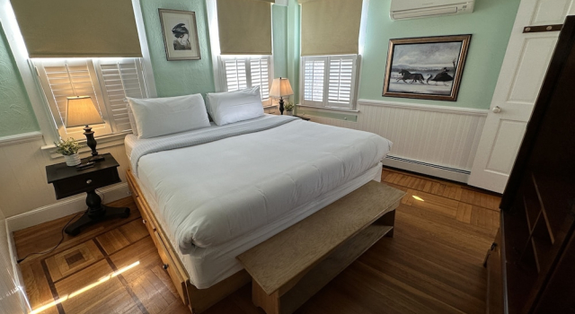 Entire Historic 5 Bed/ 5 Bath Inn Sleeps 17 5 Bedroom Home, Забронировать Дом для отпуска Виллы Ньюпорт, рядом с Железная дорога Old Colony and Newport Railway, Вилла