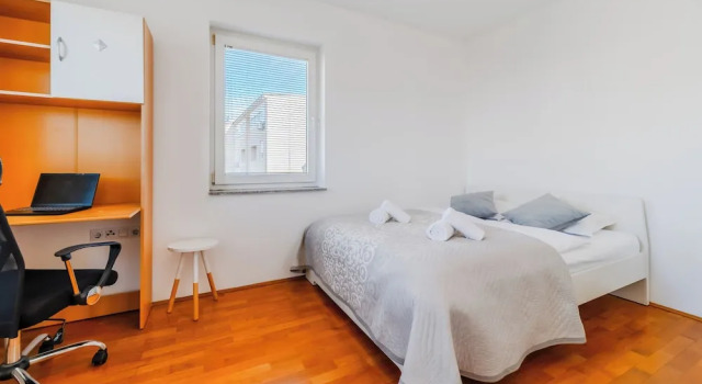 Апартаменты Cherry City Stay Apartment With Parking