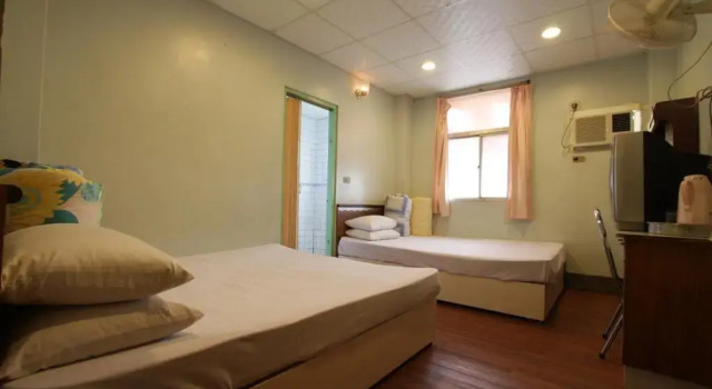 Четырёхместный номер Standard Ron Gong Hotel