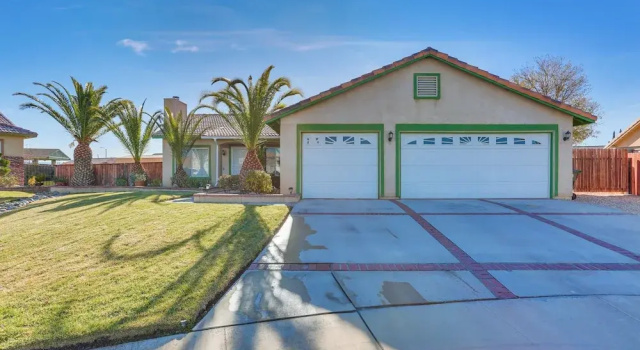 Коттедж Victorville Home w/ Fenced Backyard + Patio!