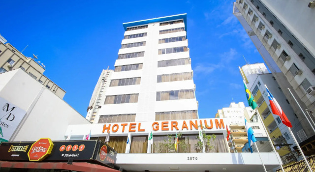 Hotel Geranium, Забронировать Отель Отели Балнеариу-Камбориу с бассейном, рядом с Free Fair, Бассейн