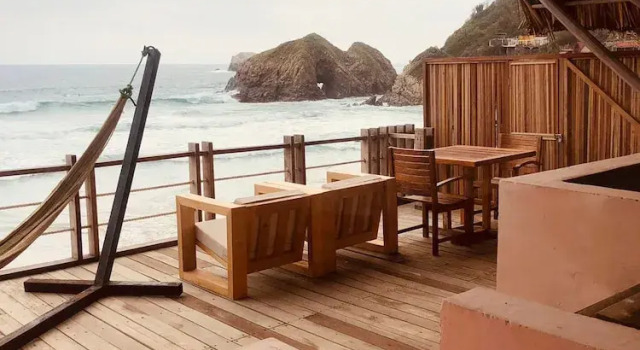 O podwyższonym standardzie pokój Hotel Nude Zipolite & Beach Club