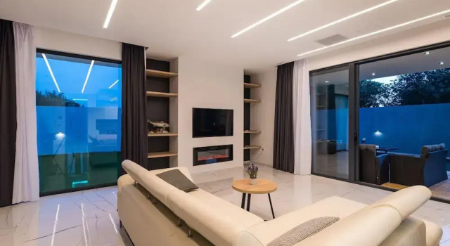 Luxury Villa With Private Indoor and Outdoor Pool