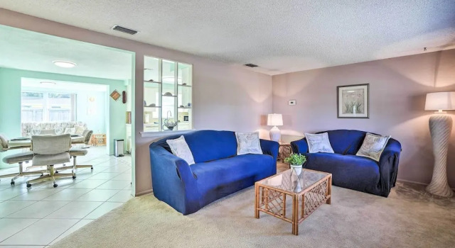 Cozy Holiday Home with Yard about 5 Mi to Beach, Buchen Sie Hotel Holiday Florida