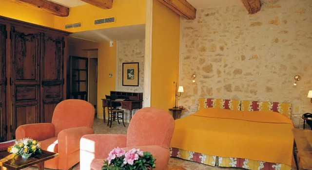 Auberge De Noves, Rezerwuj Hostel Noves Carros