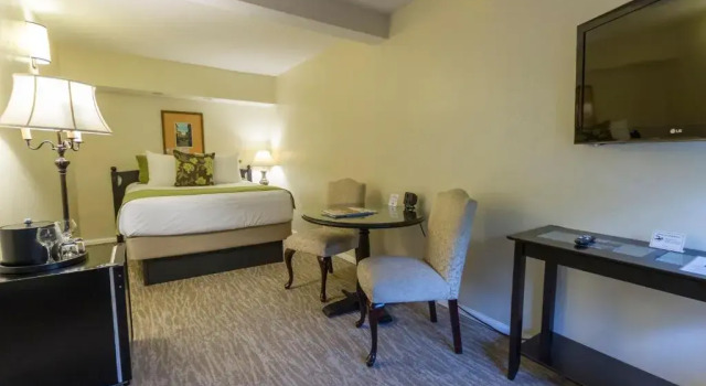 Студия Coast Village Inn