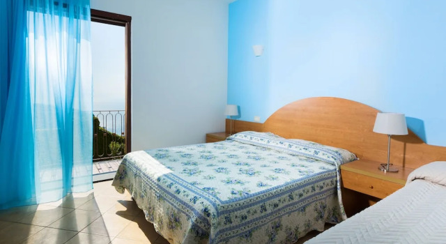 LUlivo Resort, Забронировать Курортный отель Отели Вико-Экуенсе с парковкой, рядом с Железнодорожный вокзал Сеяно компании Circumvesuviana, Парковка