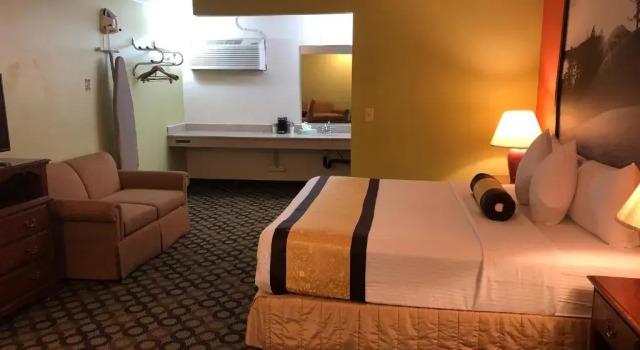 Номер Standard Super 8 by Wyndham Ontario