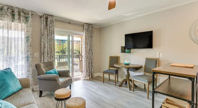 HHI Beach Cozy Condo Pool, Gym and Tennis, Забронировать Курортный отель Хилтон-Хед-Айленд Lowcountry, рядом с Прибрежный парк Folly Field Beach Park