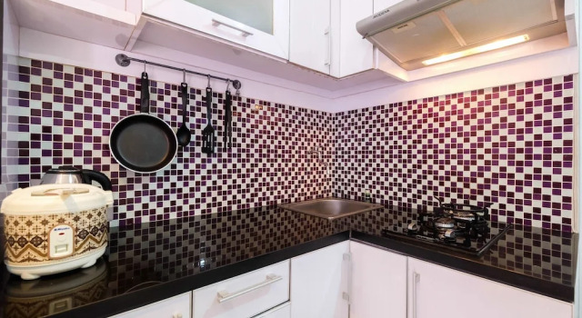 Номер Standard Homey 1BR with Spacious Living Room and Sofa Bed Green Pramuka Apartment