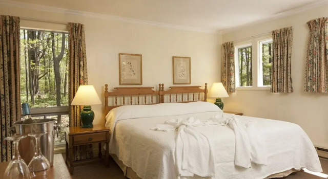 Четырёхместный номер Comfort с видом на озеро Briars Resort and Spa