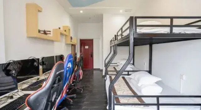 Mirren Hotel (Wuhan Hubei University of Technology La Defense Branch)