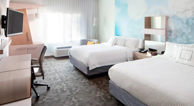 Четырёхместный номер Deluxe с балконом Courtyard by Marriott Palm Beach Jupiter
