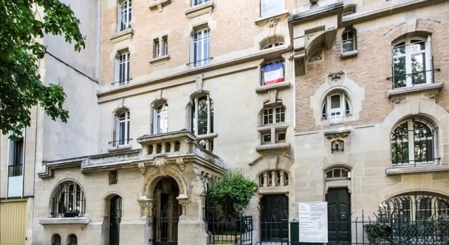 Gorgeous 3 Bedroom Apartment at Eiffel Tower, Забронировать Апартаменты/квартира Париж Иль-де-Франс, рядом с Comedie Tour Eiffel
