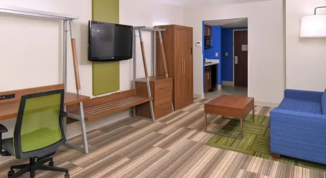 Номер Deluxe Holiday Inn Express & Suites Raleigh NE - Medical Ctr Area by IHG