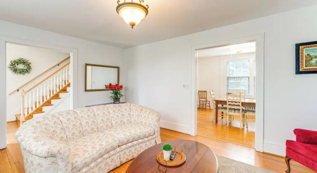 1 Mi to Dtwn Roanoke: Home w/ Yard & Mtn View!, จอง บ้านพักตากอากาศ Roanoke เวอร์จิเนีย