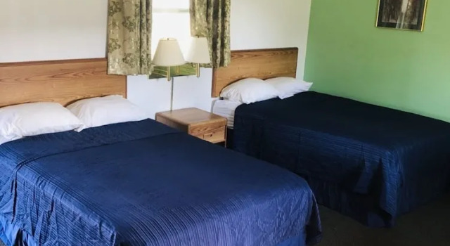Четырёхместный номер Classic Woodridge Motel