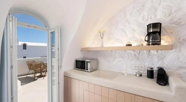 Полулюкс Airth Santorini Suites
