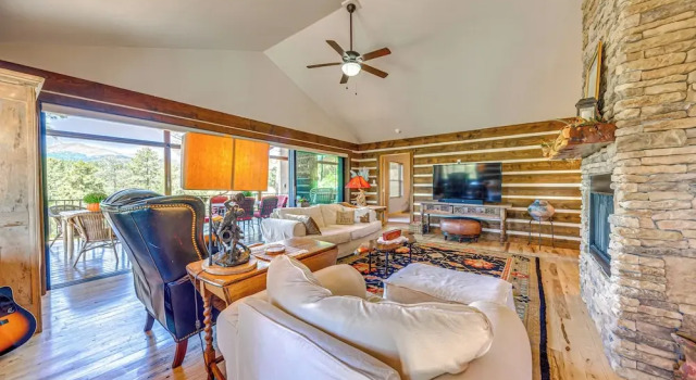Scenic Ruidoso Escape w/ Hot Tub & Mountain View!, Varaa Lomakoti Ruidoso New Mexico