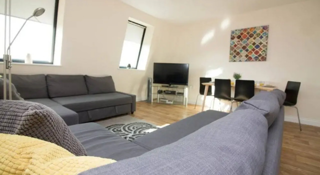 Stayzo Castle Penthouse 17 - A Clean Fresh Modern Apartment With Free Wi-fi, Varaa Huoneisto Asunnot kohteessa Merseyside, Huoneisto