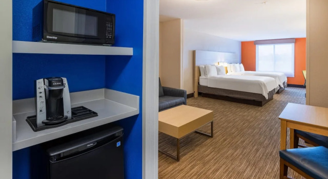 Четырёхместный люкс Holiday Inn Express Hotel & Suites Salisbury - Delmar by IHG