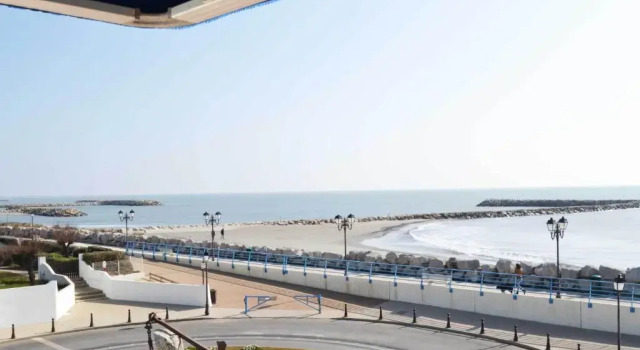 Трёхместный номер Standard с видом на море Hôtel Le Dauphin Bleu