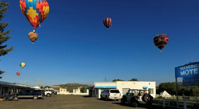 Maverick Motel and Glamp Ground, Boek Motel Hotels in Raton met parkeren, Parkeren